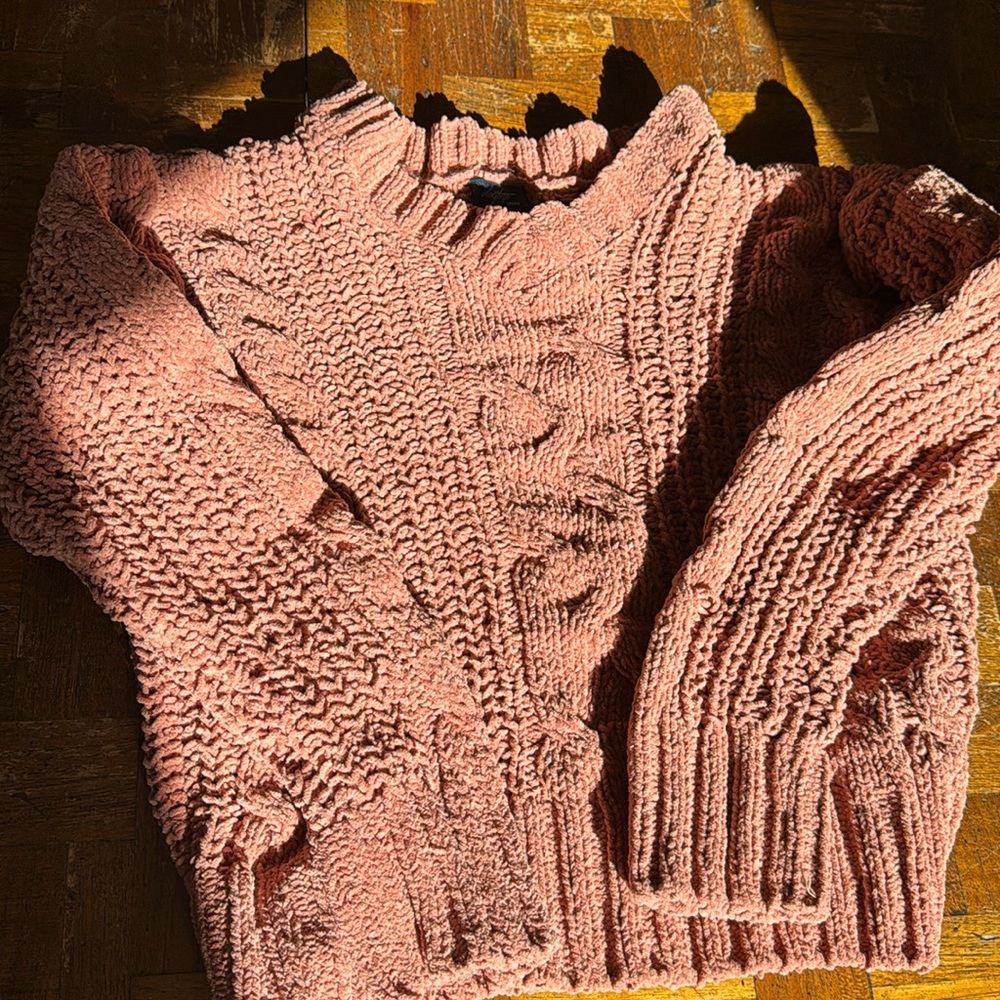 Girls Daytrip sweater size Medium